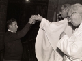 Actos religiosos con motivo del aniversario de la Adoración Nocturna, en el interior de la iglesia parroquial de San Miguel. Entre los clérigos que ofician los actos, el obispo Jose Maria Setien