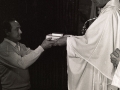 Jose Maria Setien oficiando los actos religiosos del aniversario de la Adoración Nocturna, en el interior de la iglesia parroquial de San Miguel