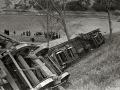 ACCIDENTE FERROVIARIO, DESCARRILAMIENTO DE UN TREN DE LA LINEA BILBAO-SAN SEBASTIAN EN EL VIADUCTO DE ZUMAIA DEBIDO A UN TEMPORAL. (Foto 3/6)