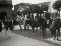 ALARDE DE SAN MARCIAL EN IRUN. DESFILES POR LAS CALLES DE LA LOCALIDAD. INTEGRANTES DE DIVERSAS COMPAÑIAS CELEBRANDO UN BANQUETE AL AIRE LIBRE. JUEGO Y PRUEBAS TRAS LA COMIDA. (Foto 1/9)