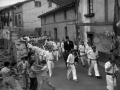 Desfile de los escopeteros rodeando al capitán