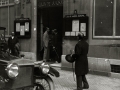 ALFONSO XIII EN LA ENTRADA DE LA CAJA DE AHORROS MUNICIPAL EN LA CALLE GETARIA. (Foto 1/1)