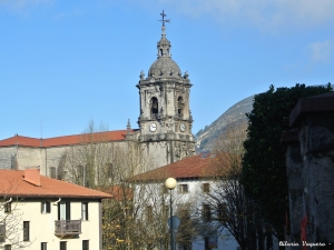 Iglesia parroquial San Martin de Tours desde Joakin Larreta Etorbidea