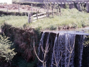 [Egurribai baserriko ur-saltoa eta presa]