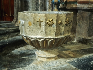 Iglesia parroquial de Nuestra Señora de la Asunción. Pila bautismal