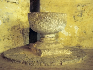 Iglesia parroquial de San Esteban de Udala. Pila bautismal