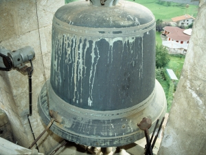 Iglesia parroquial de San Pedro. Campana