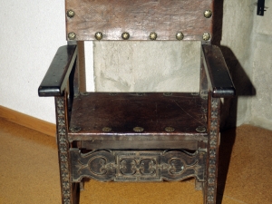 Iglesia parroquial de Nuestra Señora de la Asunción. Sillón frailero