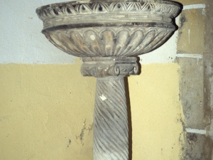 Iglesia parroquial de San Pedro de Arriaran. Aguabenditera