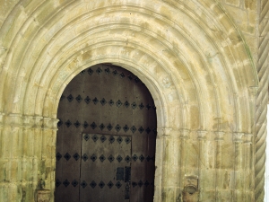 Iglesia parroquial de San Pedro de Arriaran. Portada de la iglesia