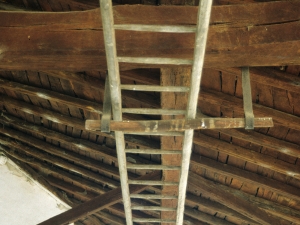 Iglesia parroquial de San Pedro de Arriaran. Escalera