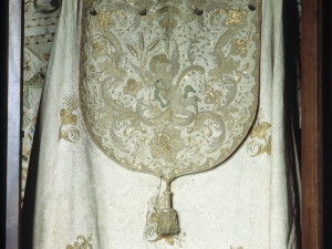 Iglesia parroquial de Nuestra Señora de la Asunción y del manzano. Ornamento día del corpus. Ornamento religioso