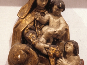Iglesia parroquial de Nuestra Señora de la Asunción y del manzano. Virgen del Carmen. Relieve