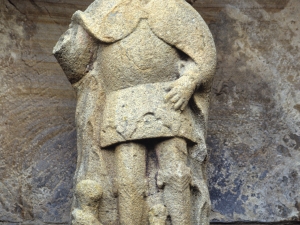 Cementerio de Apotzaga. Escultura. San Miguel Arcángel