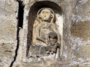 Iglesia parroquial de Nuestra Señora de la Asunción. Virgen con niño. Relieve