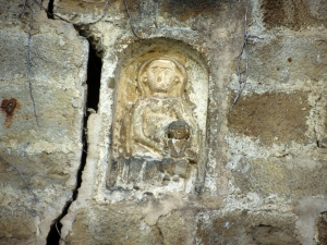 Iglesia parroquial de Nuestra Señora de la Asunción. Virgen con niño. Relieve