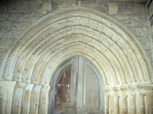 Iglesia parroquial de San Bartolomé. Detalle de la portada