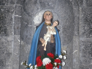 Iglesia de Santa María de Bedaio. Escultura. Virgen con niño