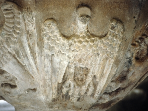 Iglesia de Santa María. Detalle de pila bautismal