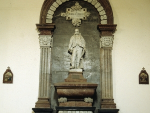 Iglesia parroquial de San Martín de Tours. Mausoleo de Zumalacarregui