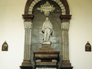 Iglesia parroquial de San Martín de Tours. Mausoleo de Zumalacarregui