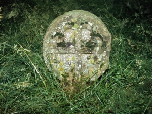 Ermita de Andra Mari de Otzaurte. Estela funeraria