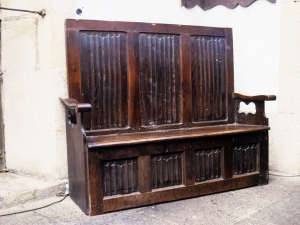 Iglesia parroquial de San Miguel Arcángel. Banco