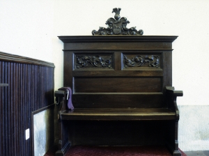 Iglesia parroquial de San Miguel Arcángel. Bancos de patronato