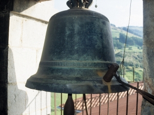 Iglesia parroquial de San Pedro de Leaburu. Campana