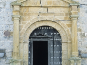 Iglesia parroquial de San Pedro de Leaburu. Puerta