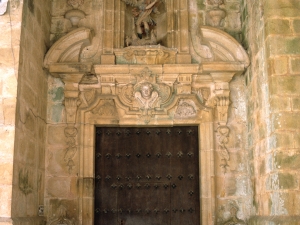 Iglesia parroquial de San Miguel. Puerta de acceso a la iglesia