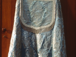 Iglesia parroquial de San Vicente. Capa. Ornamento religioso