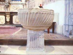 Iglesia parroquial de Santiago de Zubieta. Pila bautismal