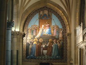 Iglesia parroquial de San Ignacio de Gros. Mosaico. Coronación de la Virgen