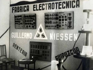 Stand presentado por la empresa Niessen en Errenteria (Gipuzkoa) en la Exposición Nacional de la Industria Eléctrica en Madrid
