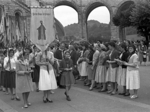 Niessen enpresaren zortzigarren eguna Errenterian (Gipuzkoa). Lourdes de Lourdes santutegira bidaia (Frantzia)