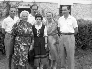 Séptimo Día de Hermandad de la empresa Niessen en Errenteria (Gipuzkoa). En la imagen, Juana Schmidt y sus hijos, Gerta y Carlos Niessen