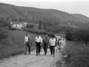 Niessen enpresaren hamargarren eguna Errenterian (Gipuzkoa). Irudian eta sorbaldako jaka zintzilik Carlos Niessen