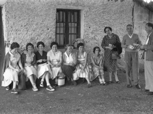 Noveno Día de Hermandad de la empresa Niessen en Errenteria (Gipuzkoa). En el centro de la imagen, Gerta Niessen