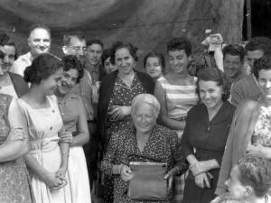 Niessen enpresaren bederatzigarren eguna Errenterian (Gipuzkoa). Irudiaren erdian, Juana Schmidt