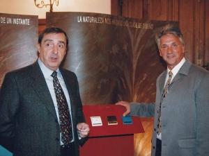 Presentación de la serie 'Olas' en el Palacio de Miramar, Donostia (Gipuzkoa). A la izquierda de la imagen, Jose Antonio Iribarren, director de ingenierías, junto a Raúl Alonso Arnedo, diseñador de la serie 'Olas'