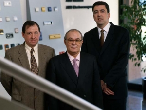 Jon Telleria, ABB Behe Tentsioko zuzendaria, José Ramón Reparaz,kontseilari delegatua eta Patxi Rekondo, Oiartzungo Niessen enpresako zuzendari komertziala (Gipuzkoa)
