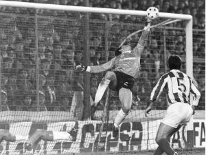 Iessen-ek Real Sociedad babestu zuen bi denboraldietako bati dagokion partida batean, Arkonada luzatuta