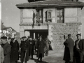 ASISTENTES AL ACTO FUNEBRE EN LA IGLESIA DE MUTRIKU EN HONOR A LOS 7 MARINEROS DESAPARECIDOS EN EL BARCO PESQUERO "KULIXKA" EN LA MADRUGADA DEL 29 DE DICIEMBRE DE 1945. (Foto 5/9)