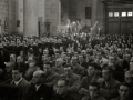 ASISTENTES AL ACTO FUNEBRE EN LA IGLESIA DE MUTRIKU EN HONOR A LOS 7 MARINEROS DESAPARECIDOS EN EL BARCO PESQUERO "KULIXKA" EN LA MADRUGADA DEL 29 DE DICIEMBRE DE 1945. (Foto 6/9)