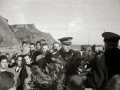 ASISTENTES AL ACTO FUNEBRE EN LA IGLESIA DE MUTRIKU EN HONOR A LOS 7 MARINEROS DESAPARECIDOS EN EL BARCO PESQUERO "KULIXKA" EN LA MADRUGADA DEL 29 DE DICIEMBRE DE 1945. (Foto 8/9)