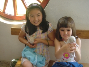 Lorea eta Beatriz Arrietako katakume berriekin