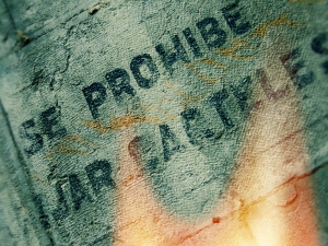 Se prohíbe fijar carteles