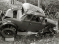AUTOMOVIL ACCIDENTADO EN UNA CUNETA. (Foto 2/3)