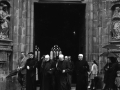 Autoridades religiosas a su salida de la iglesia de San Miguel después del acto